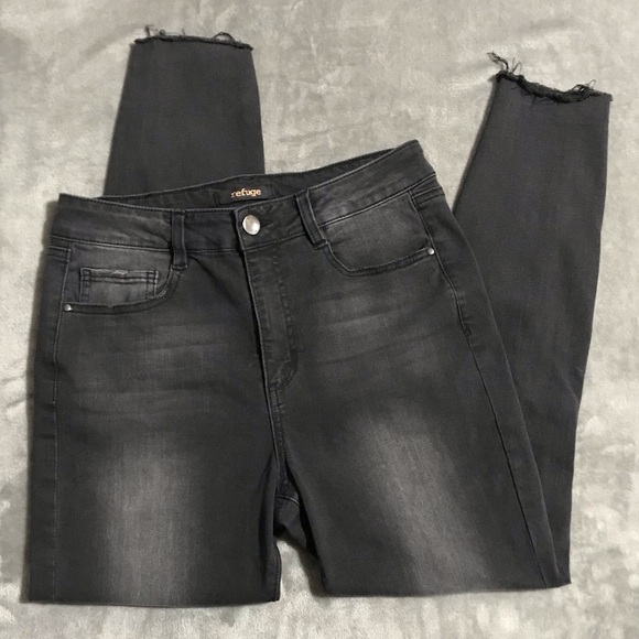 refuge Denim - Refuge High-Waisted Distressed Black Jeans!